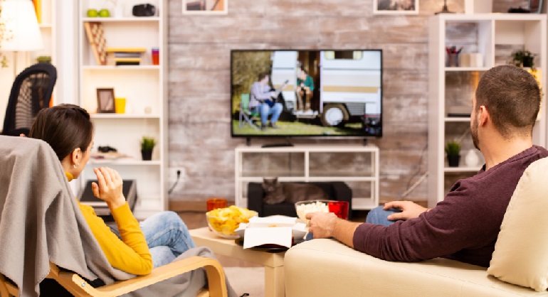 Kombinasi Iklan TV dan Media Sosial untuk Promosi Bisnis Modern